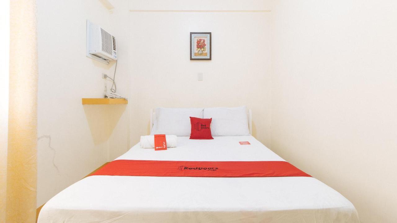Reddoorz @ Golden Skye Hotel Guagua Exteriör bild