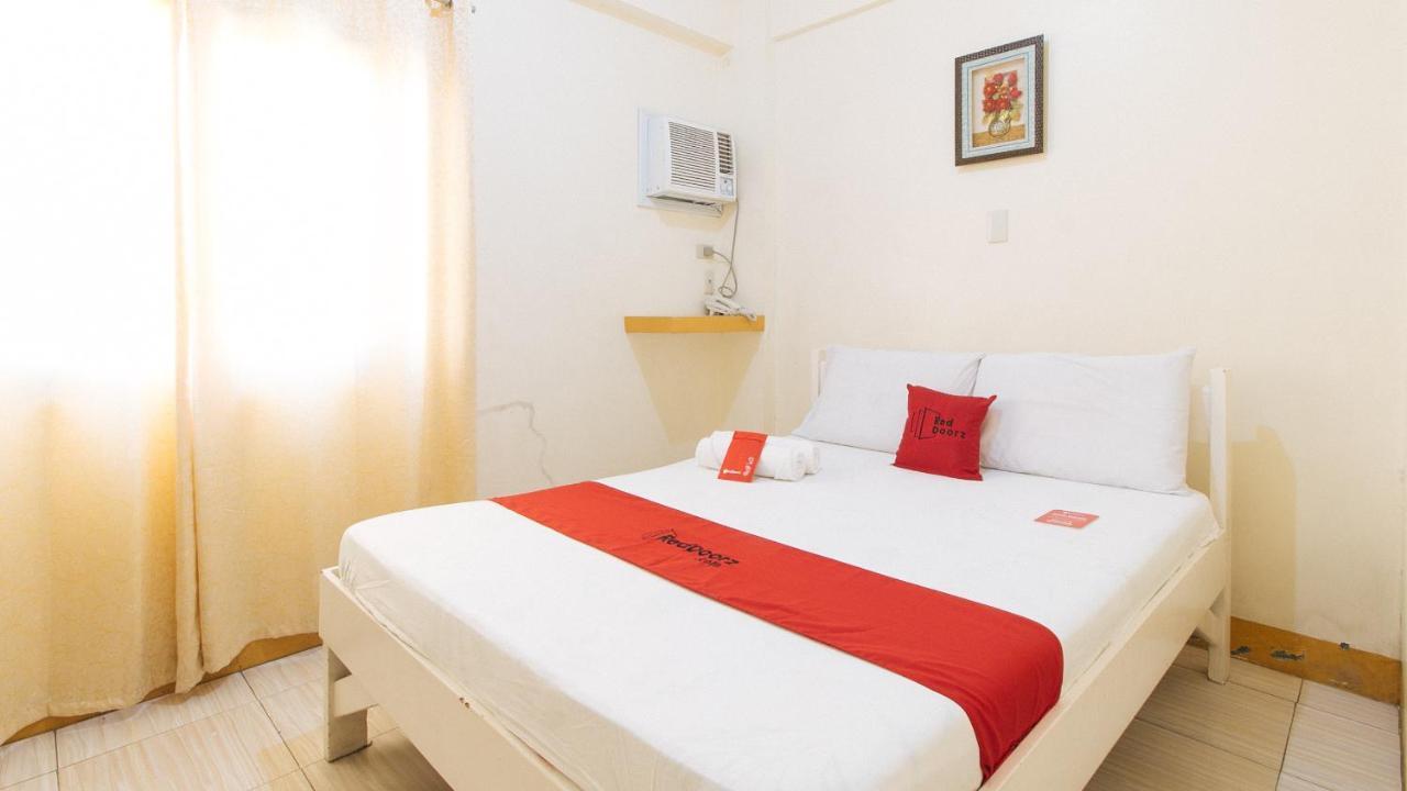 Reddoorz @ Golden Skye Hotel Guagua Exteriör bild