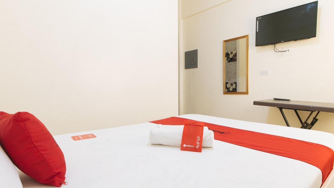 Reddoorz @ Golden Skye Hotel Guagua Exteriör bild