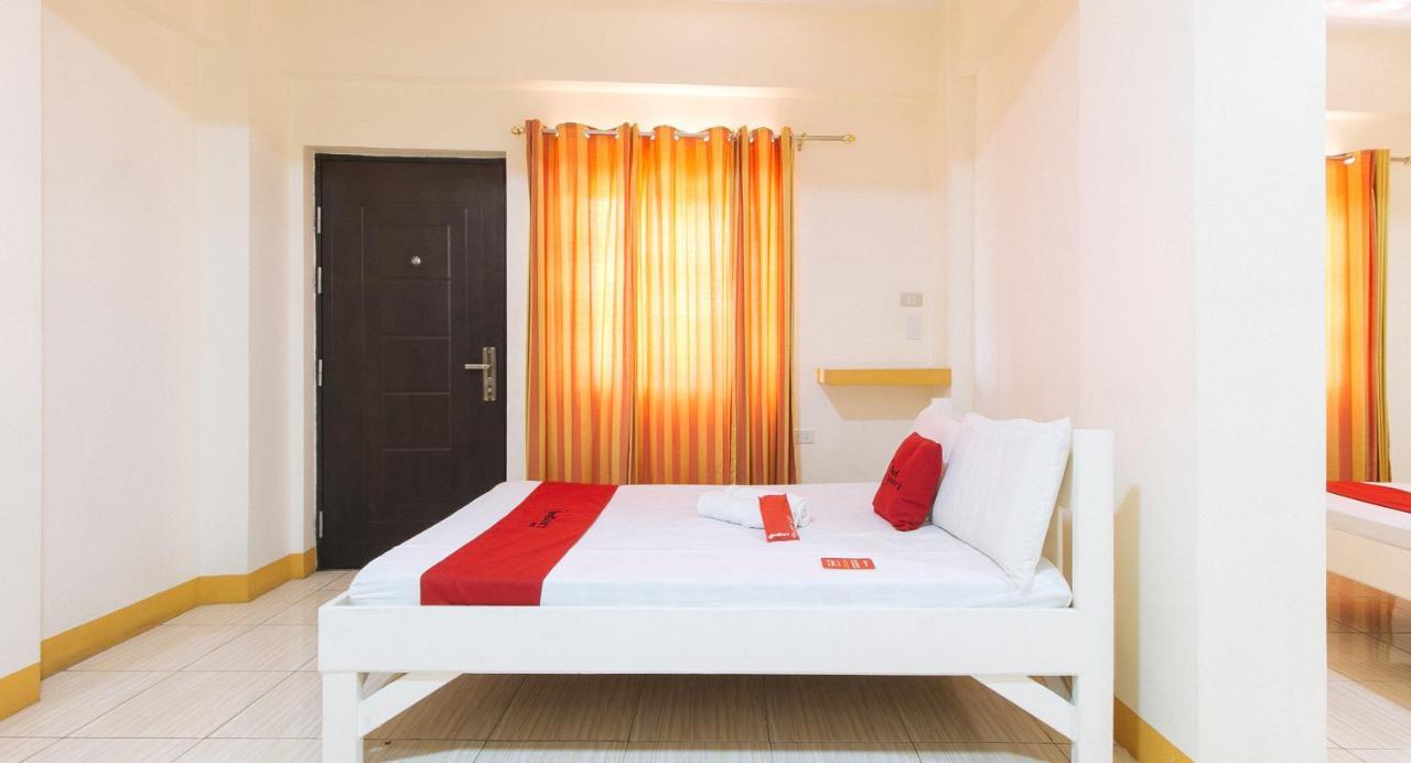 Reddoorz @ Golden Skye Hotel Guagua Exteriör bild