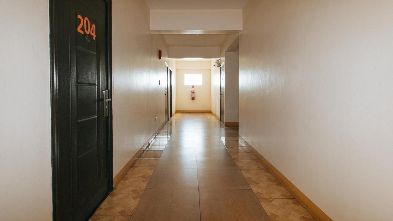 Reddoorz @ Golden Skye Hotel Guagua Exteriör bild